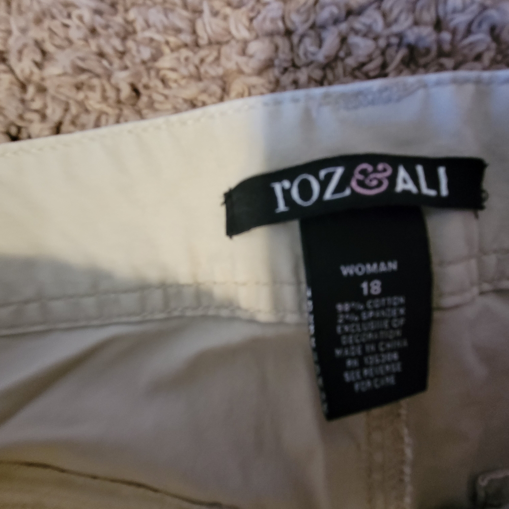 Roz & Ali Women's Cream Ankle Pants